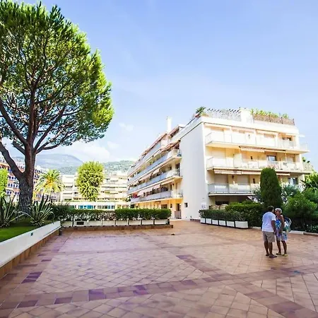 Apartment T4 Front De ,piscine 25 Metres ,wifi,6a8 Personnes,parking,garage