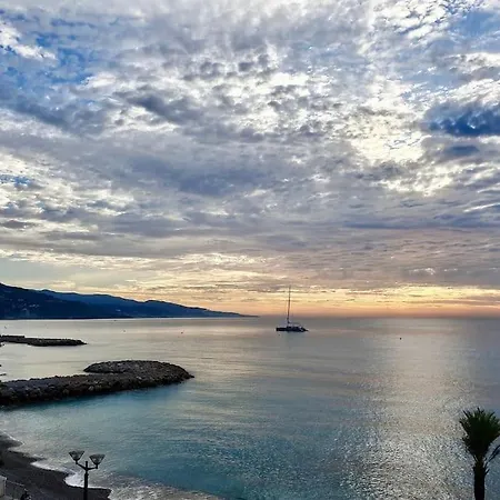 T4 Front De ,piscine 25 Metres ,wifi,6a8 Personnes,parking,garage * Roquebrune-Cap-Martin