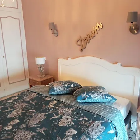 Apartment T4 Front De ,piscine 25 Metres ,wifi,6a8 Personnes,parking,garage *