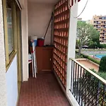 T4 Front De ,piscine 25 Metres ,wifi,6a8 Personnes,parking,garage شقة *