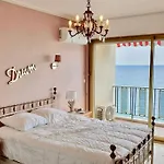 T4 Front De ,piscine 25 Metres ,wifi,6a8 Personnes,parking,garage شقة