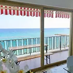 T4 Front De ,piscine 25 Metres ,wifi,6a8 Personnes,parking,garage شقة