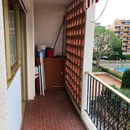 T4 Front De ,piscine 25 Metres ,wifi,6a8 Personnes,parking,garage شقة *