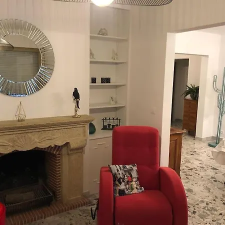 T4 Front De ,piscine 25 Metres ,wifi,6a8 Personnes,parking,garage شقة *