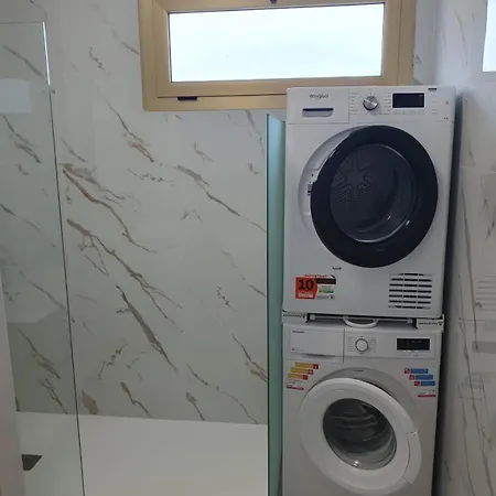 T4 Front De ,piscine 25 Metres ,wifi,6a8 Personnes,parking,garage شقة