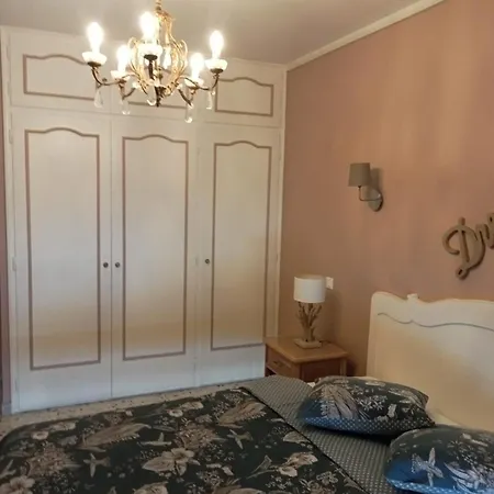 T4 Front De ,piscine 25 Metres ,wifi,6a8 Personnes,parking,garage شقة *
